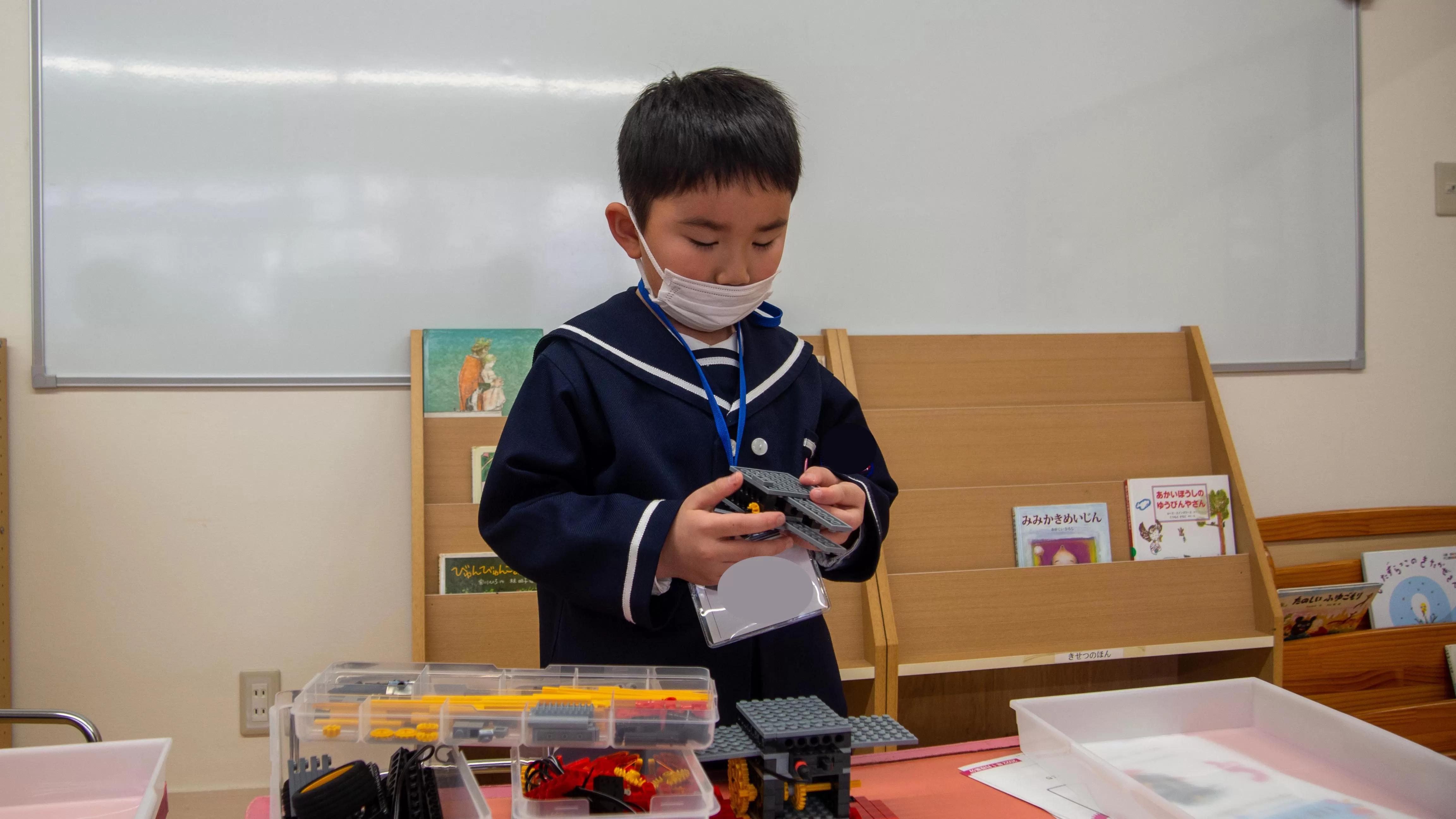 幼稚園教室での子どもの様子